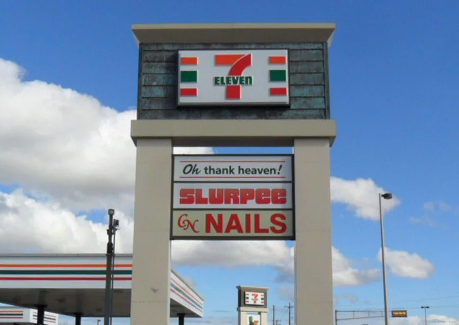 Multi-tenant pylon sign with separate rectangular business panels